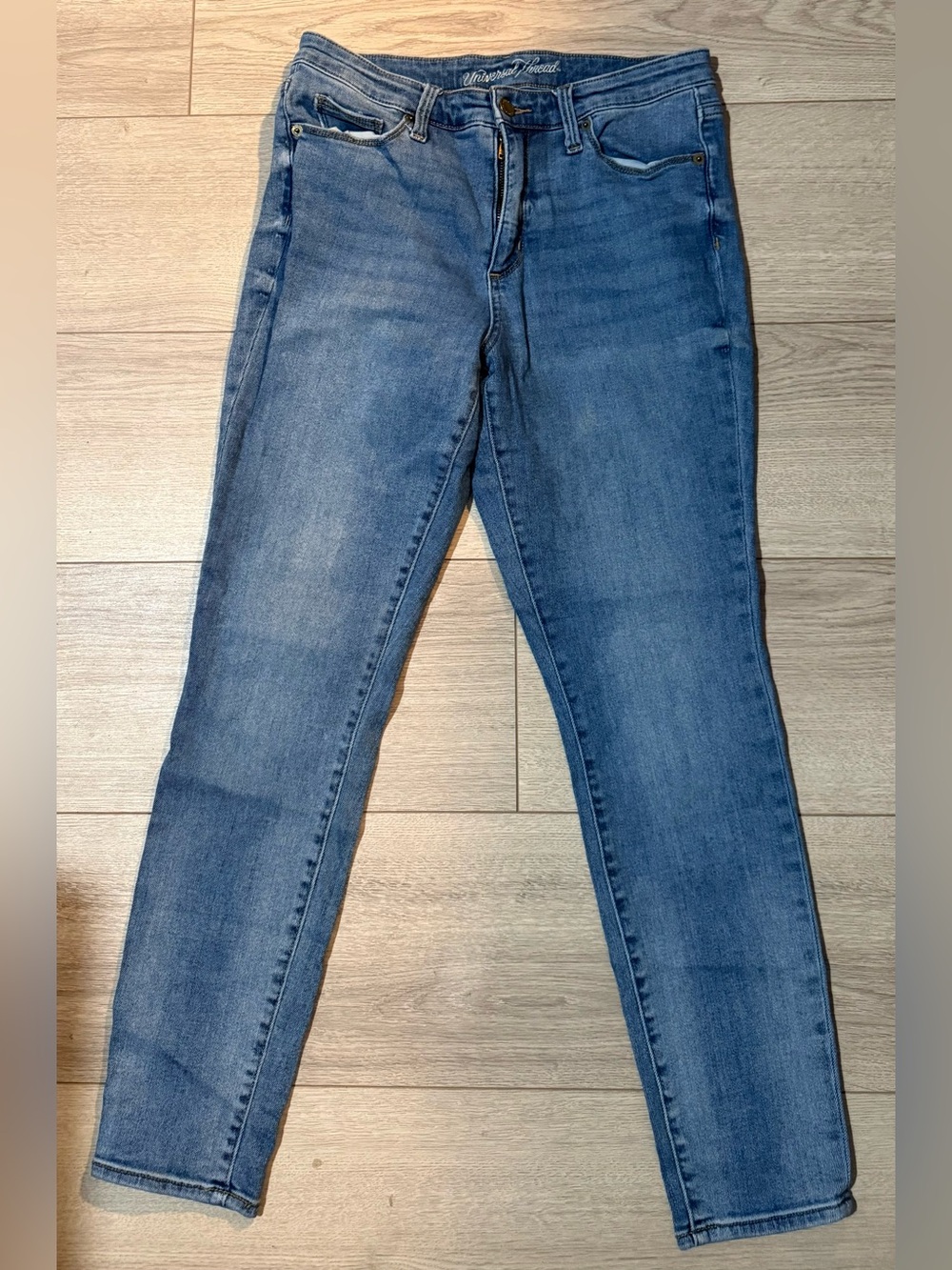 Universal Thread Women's Medium Blue Skinny Jeans
